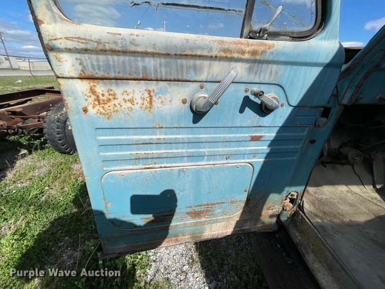 image for item II9405 1955 Ford F100  pickup truck