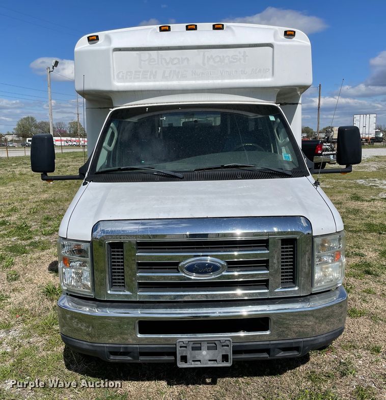 image for item II9407 2008 Ford E450  shuttle bus