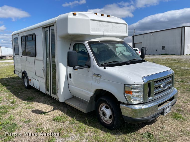 image for item II9407 2008 Ford E450  shuttle bus