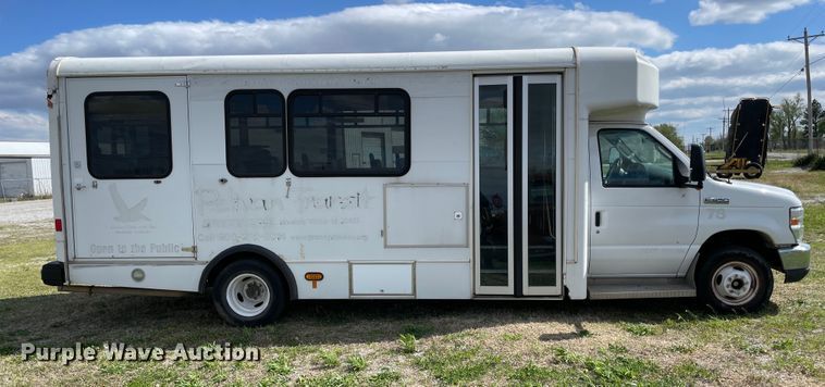 image for item II9407 2008 Ford E450  shuttle bus
