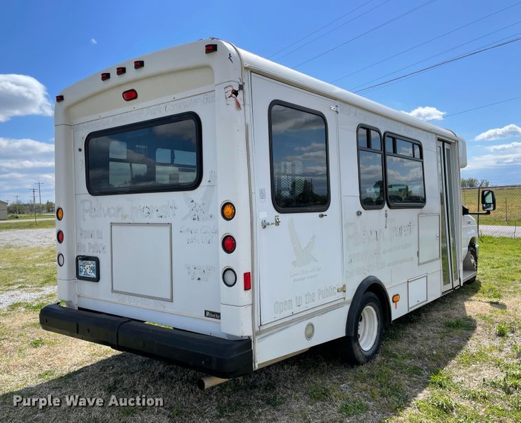 image for item II9407 2008 Ford E450  shuttle bus