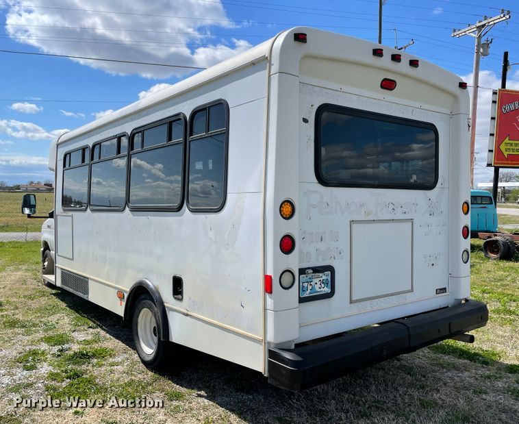 image for item II9407 2008 Ford E450  shuttle bus