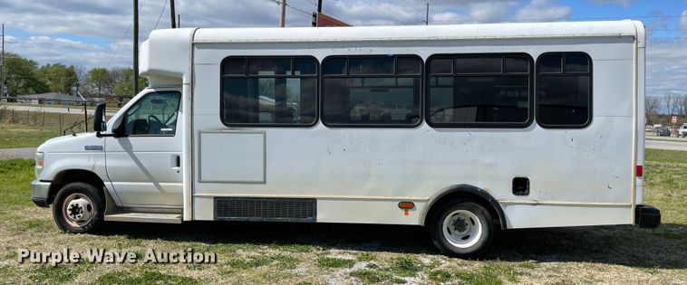 image for item II9407 2008 Ford E450  shuttle bus