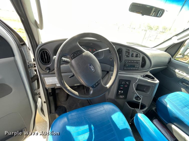 image for item II9407 2008 Ford E450  shuttle bus