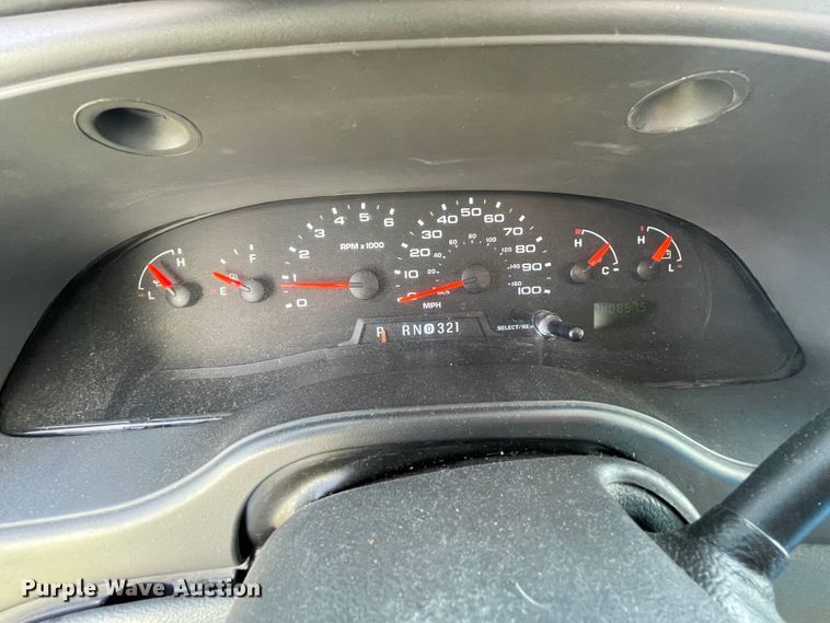 image for item II9407 2008 Ford E450  shuttle bus