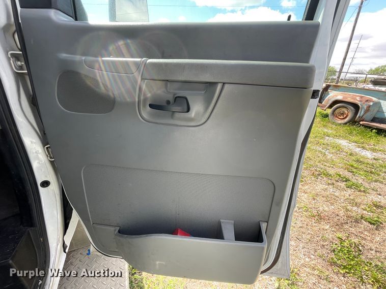 image for item II9407 2008 Ford E450  shuttle bus