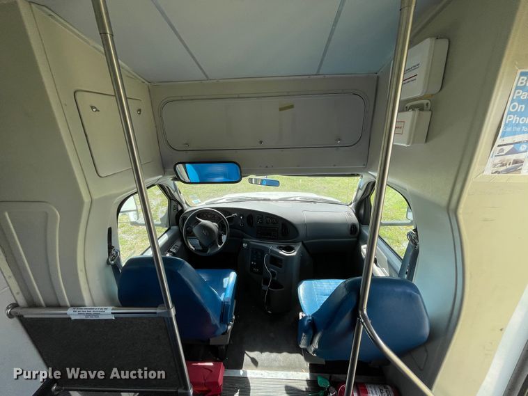 image for item II9407 2008 Ford E450  shuttle bus