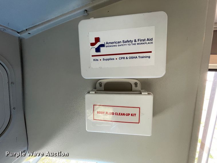 image for item II9407 2008 Ford E450  shuttle bus