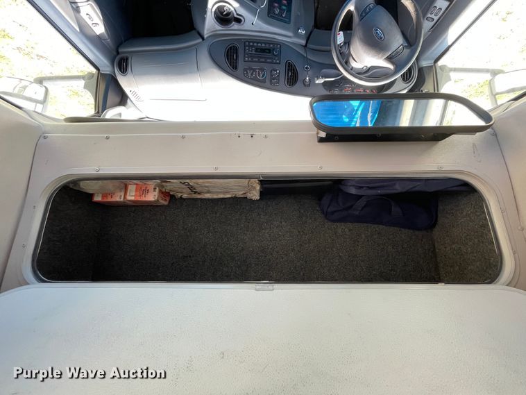 image for item II9407 2008 Ford E450  shuttle bus
