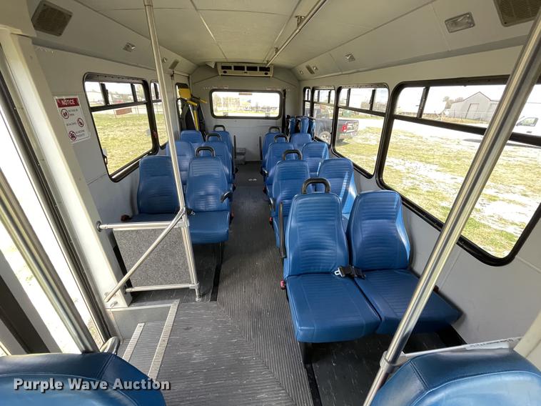 image for item II9407 2008 Ford E450  shuttle bus