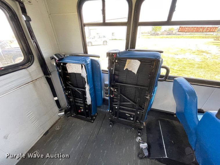 image for item II9407 2008 Ford E450  shuttle bus