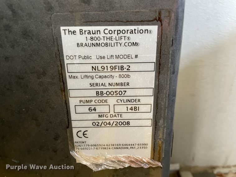 image for item II9407 2008 Ford E450  shuttle bus