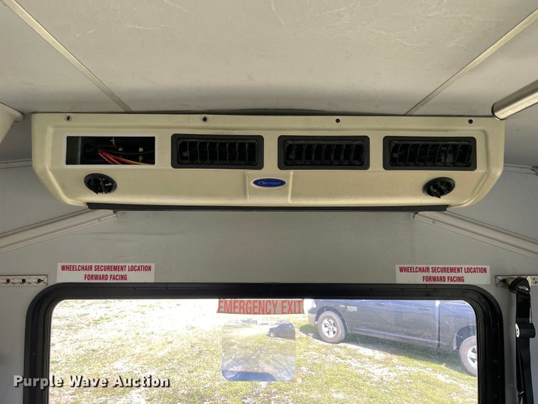 image for item II9407 2008 Ford E450  shuttle bus