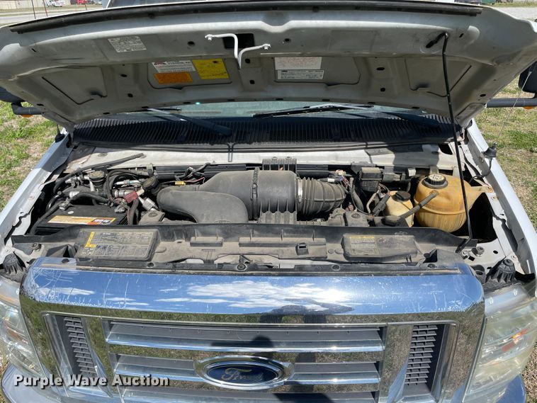 image for item II9407 2008 Ford E450  shuttle bus