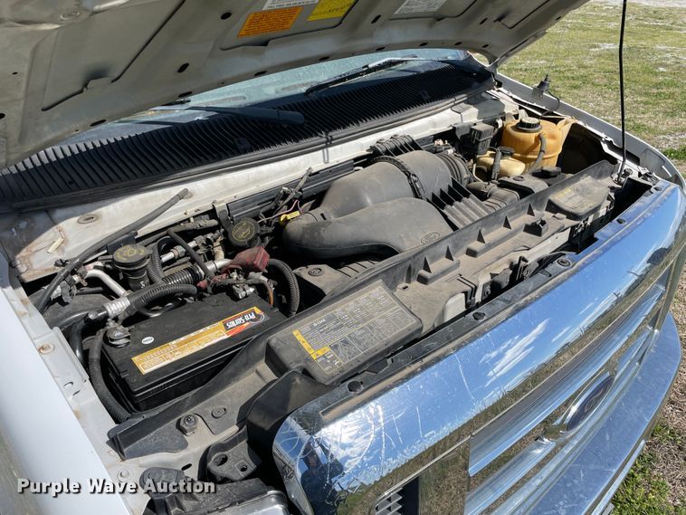 image for item II9407 2008 Ford E450  shuttle bus