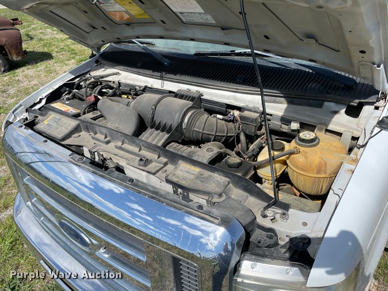 image for item II9407 2008 Ford E450  shuttle bus