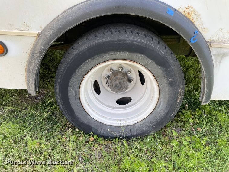 image for item II9407 2008 Ford E450  shuttle bus