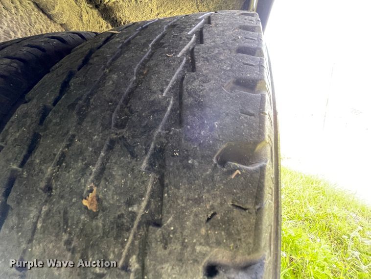 image for item II9407 2008 Ford E450  shuttle bus