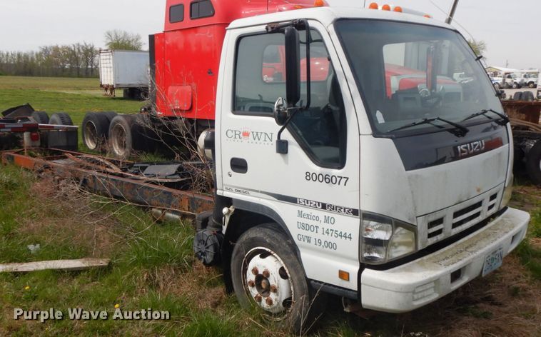 image for item IL9247 2006 Isuzu NRR  truck cab and chassis