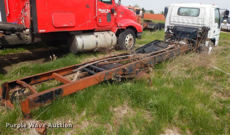 image for item IL9247 2006 Isuzu NRR  truck cab and chassis