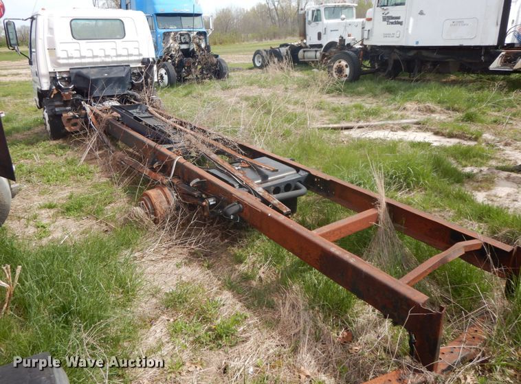 image for item IL9247 2006 Isuzu NRR  truck cab and chassis