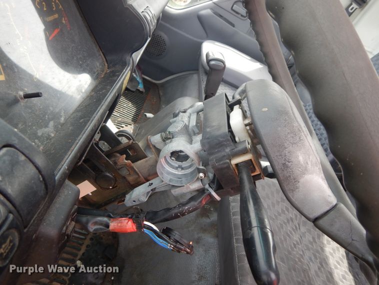 image for item IL9247 2006 Isuzu NRR  truck cab and chassis