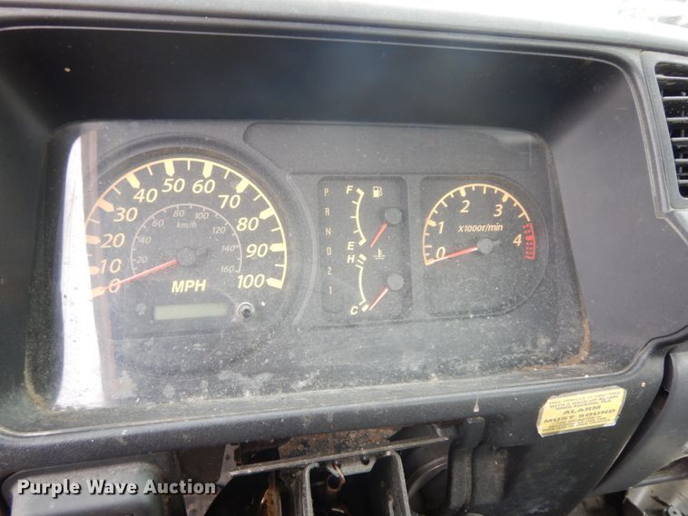 image for item IL9247 2006 Isuzu NRR  truck cab and chassis