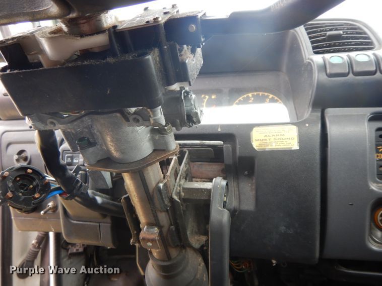 image for item IL9247 2006 Isuzu NRR  truck cab and chassis