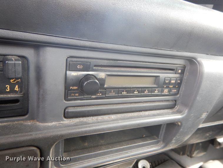 image for item IL9247 2006 Isuzu NRR  truck cab and chassis