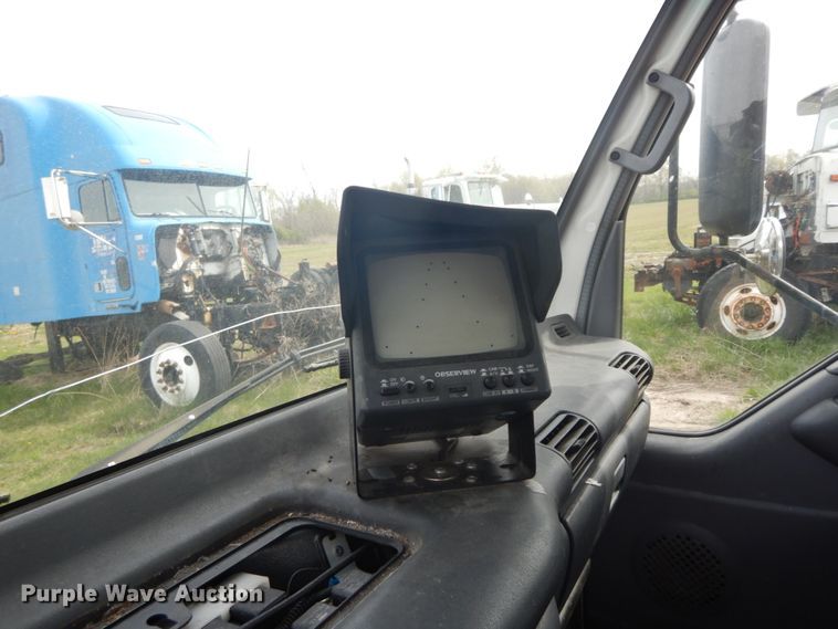 image for item IL9247 2006 Isuzu NRR  truck cab and chassis