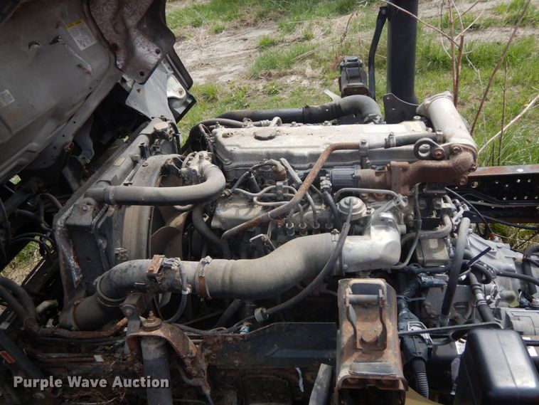 image for item IL9247 2006 Isuzu NRR  truck cab and chassis