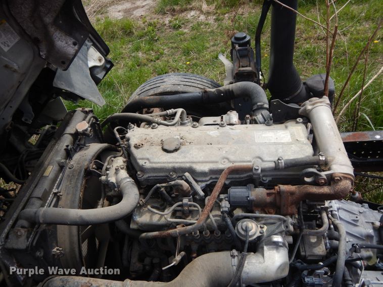 image for item IL9247 2006 Isuzu NRR  truck cab and chassis