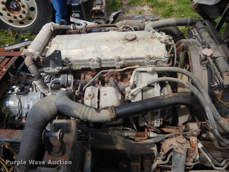 image for item IL9247 2006 Isuzu NRR  truck cab and chassis