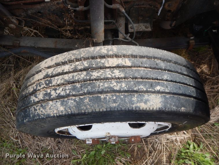 image for item IL9247 2006 Isuzu NRR  truck cab and chassis