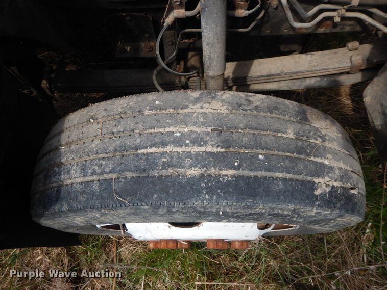 image for item IL9247 2006 Isuzu NRR  truck cab and chassis