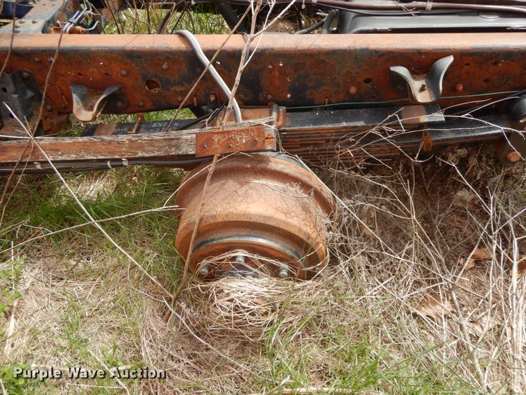 image for item IL9247 2006 Isuzu NRR  truck cab and chassis