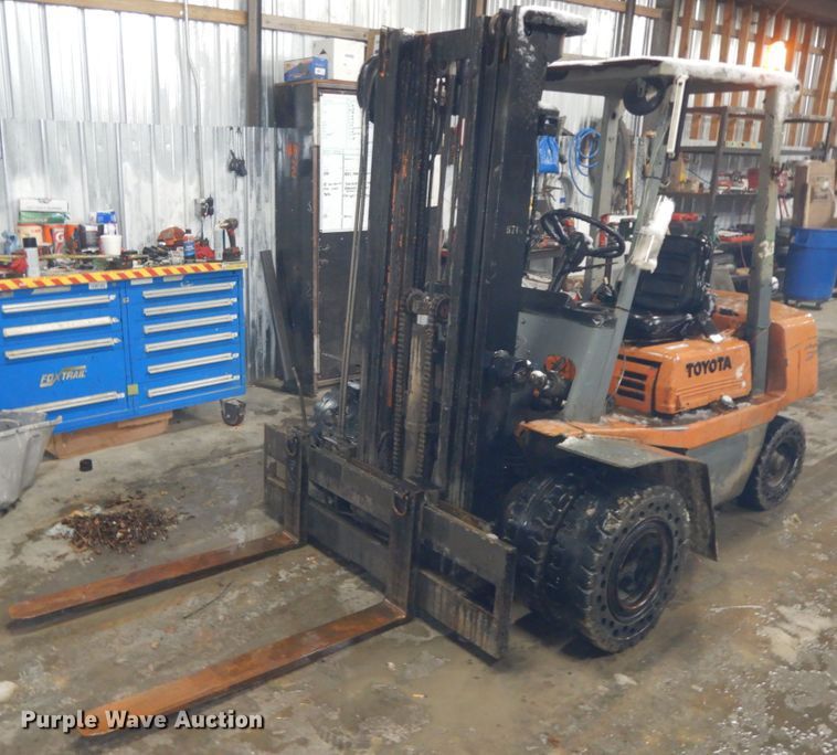 image for item IL9260 Toyota 02-4FD25  forklift