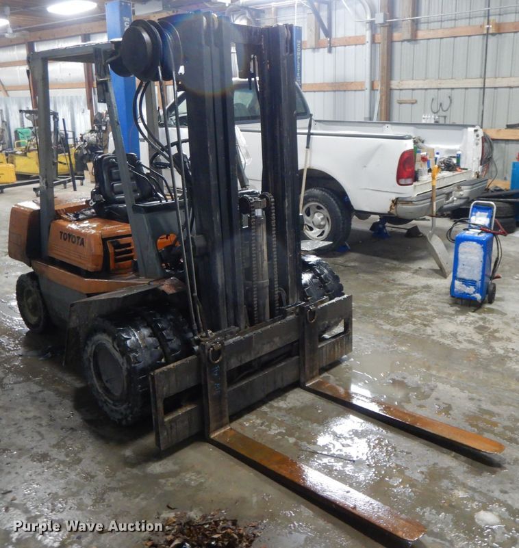 image for item IL9260 Toyota 02-4FD25  forklift