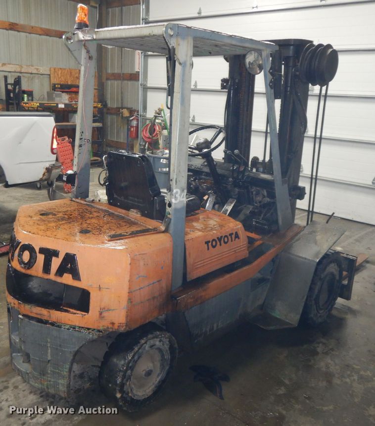 image for item IL9260 Toyota 02-4FD25  forklift