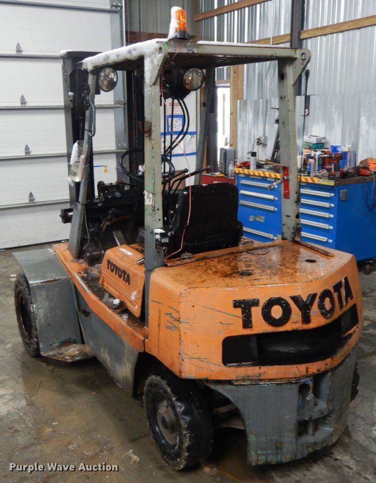 image for item IL9260 Toyota 02-4FD25  forklift