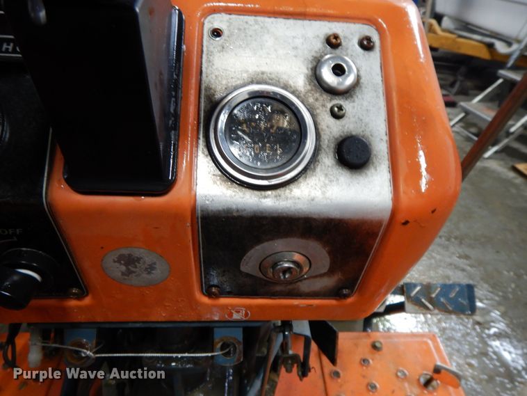 image for item IL9261 Kubota B6200  tractor