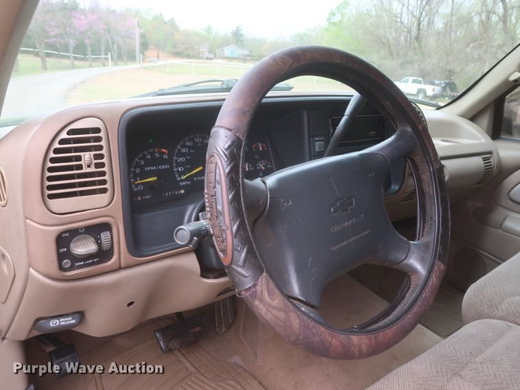 image for item IO9025 1996 Chevrolet K1500  Ext. Cab pickup truck