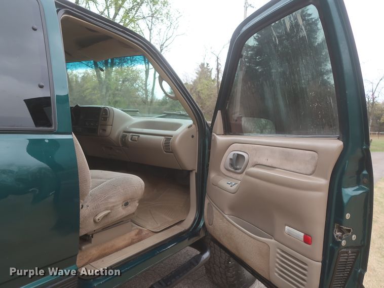 image for item IO9025 1996 Chevrolet K1500  Ext. Cab pickup truck