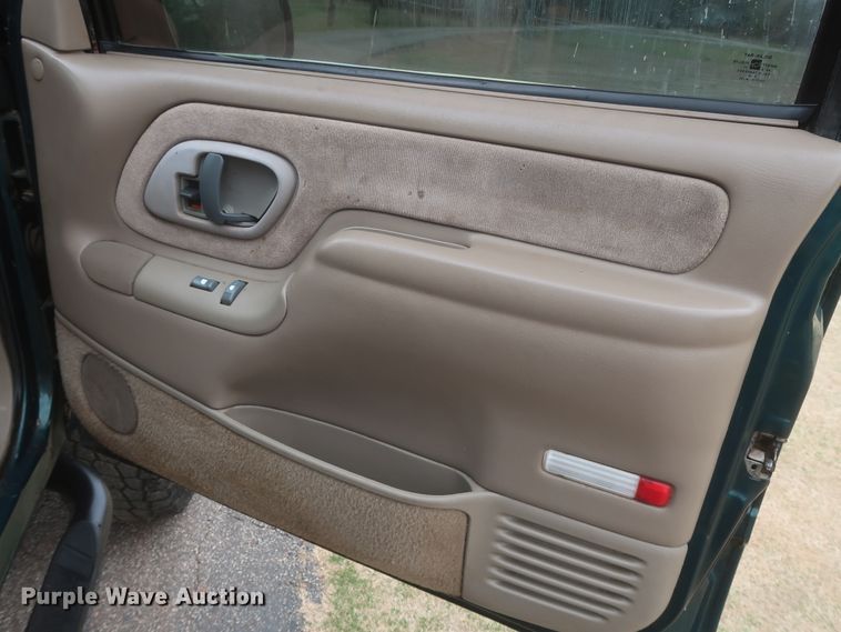 image for item IO9025 1996 Chevrolet K1500  Ext. Cab pickup truck