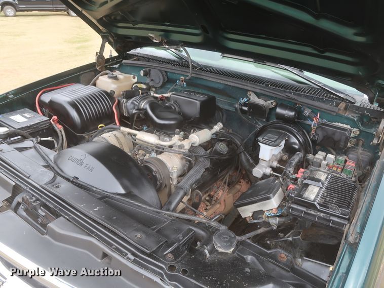 image for item IO9025 1996 Chevrolet K1500  Ext. Cab pickup truck