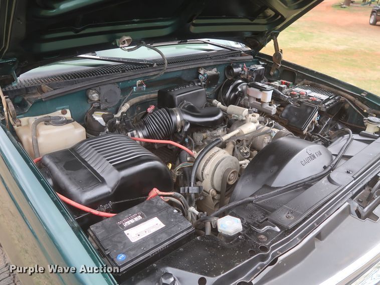 image for item IO9025 1996 Chevrolet K1500  Ext. Cab pickup truck