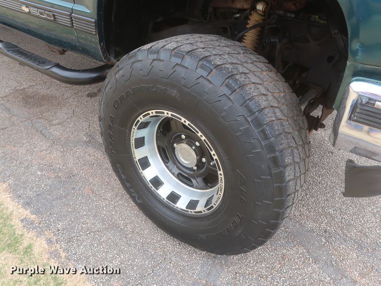 image for item IO9025 1996 Chevrolet K1500  Ext. Cab pickup truck