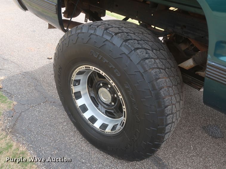 image for item IO9025 1996 Chevrolet K1500  Ext. Cab pickup truck