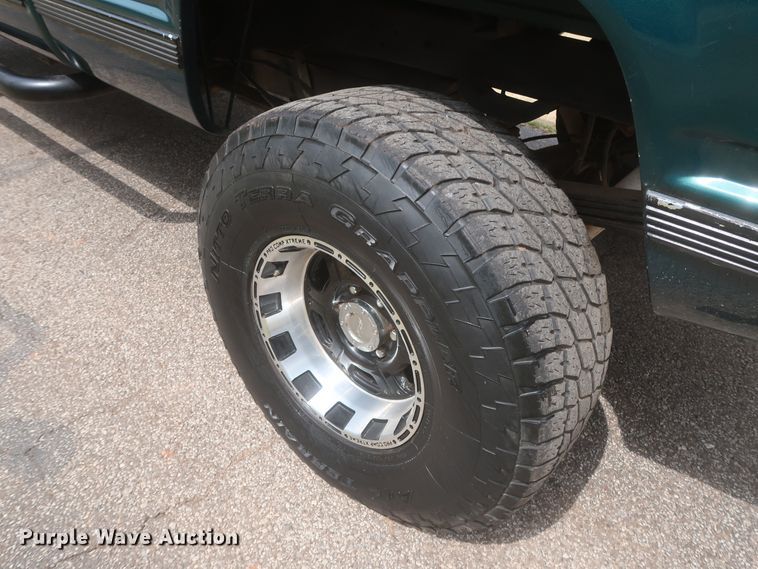 image for item IO9025 1996 Chevrolet K1500  Ext. Cab pickup truck