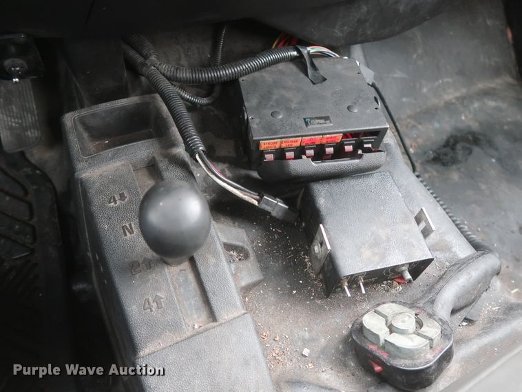 image for item IO9040 2015 Chevrolet Silverado 3500HD  utility bed pickup truck